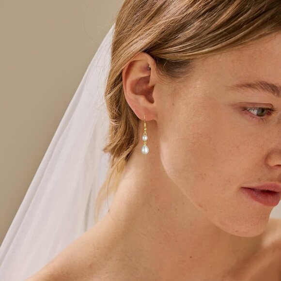 Elegant Gold and Pearl Jewelry Set for Women - Picture 4 of 7